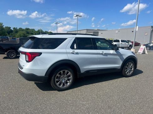 New 2026 Ford Explorer Active w/ Active Comfort Package AWD/4WD image 5