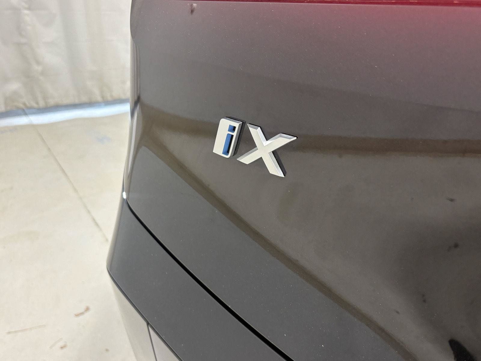 Used 2023 BMW iX xDrive50 w/ Sport Package AWD/4WD image 19