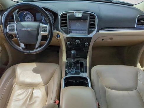 Used 2011 Chrysler 300 Limited image 17