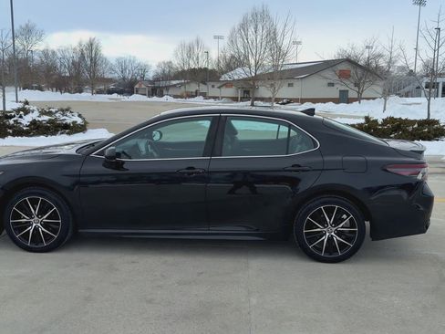 Used 2022 Toyota Camry SE image 5