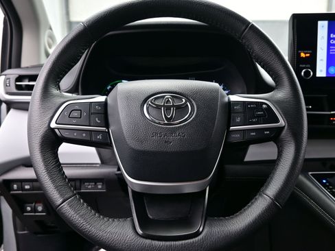 Used 2025 Toyota Sienna XLE w/ XLE Plus Package AWD/4WD image 26