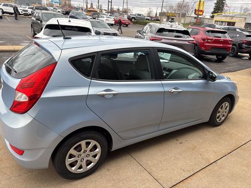 Used 2013 Hyundai Accent GS image 4