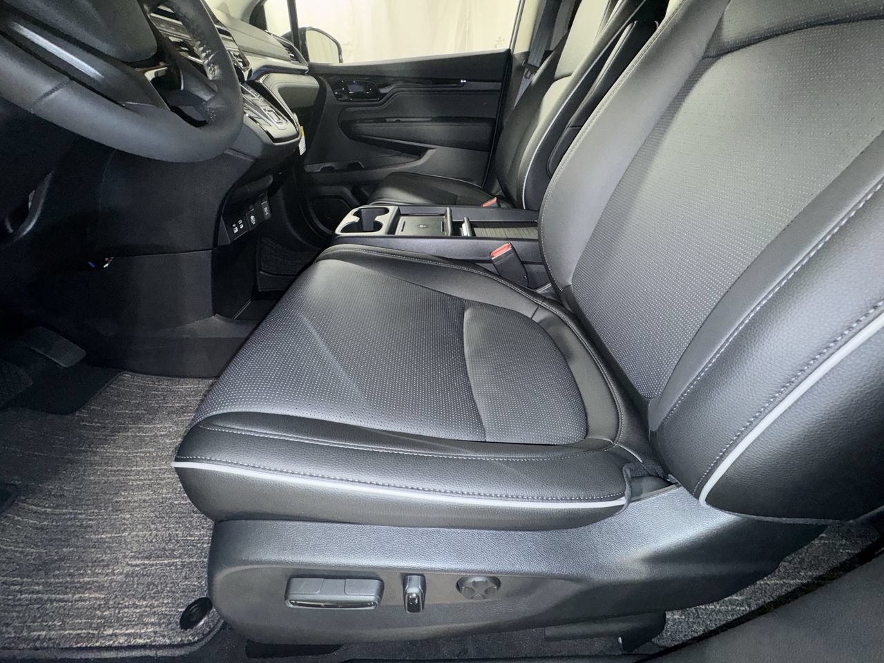 New 2026 Honda Odyssey Elite image 5