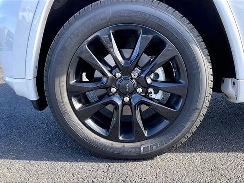 Used 2017 Jeep Grand Cherokee Altitude image 8
