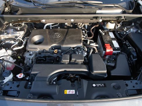 Used 2024 Toyota RAV4 XLE AWD/4WD image 31
