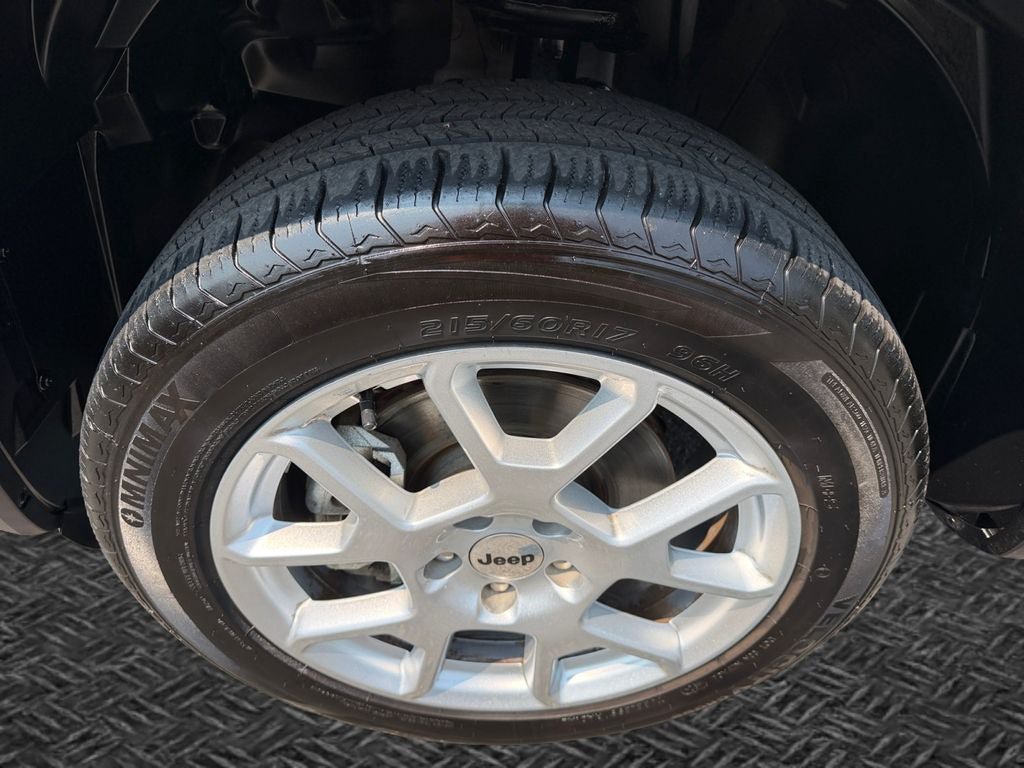 Used 2023 Jeep Renegade Latitude AWD/4WD image 11