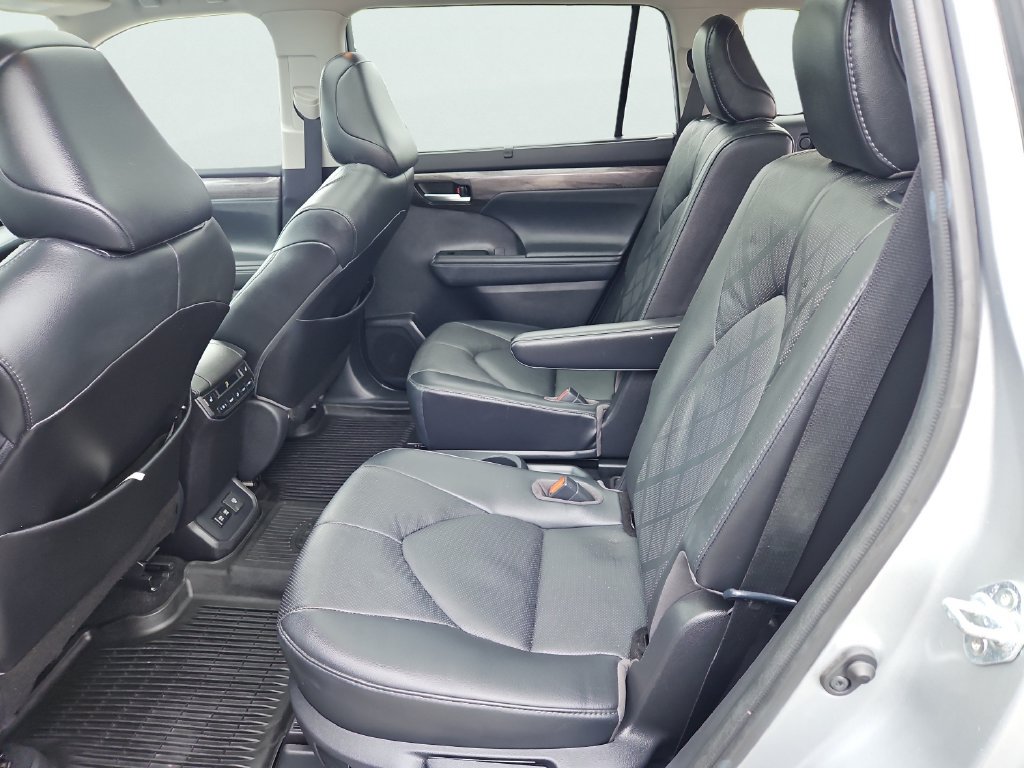 Used 2021 Toyota Highlander Platinum AWD/4WD image 38