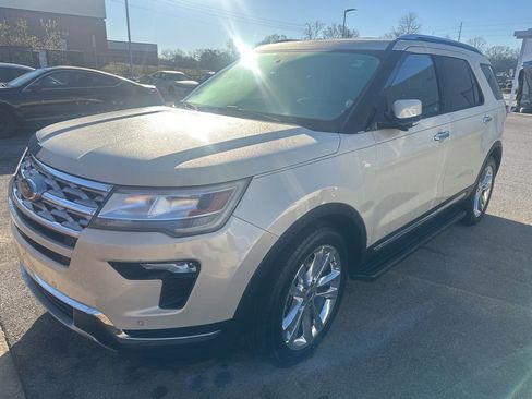 Used 2018 Ford Explorer Limited image 4
