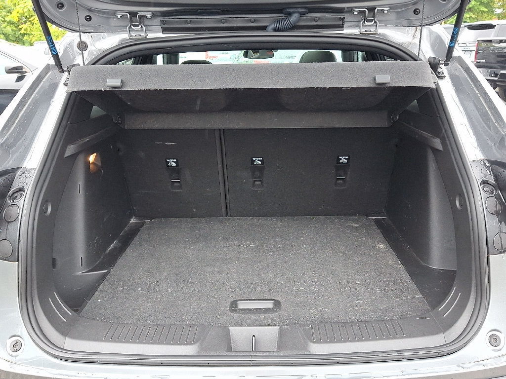 Used 2024 Chevrolet Trax RS w/ Sunroof Package FWD image 28