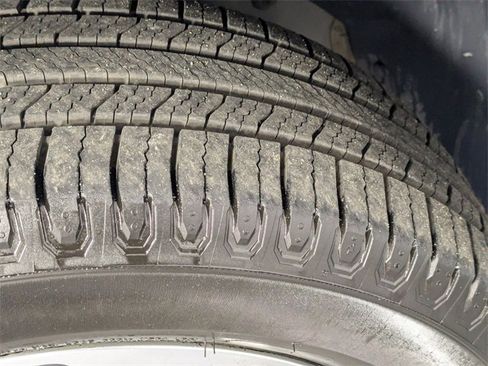 Used 2019 Jeep Cherokee Limited w/ Technology Group image 9