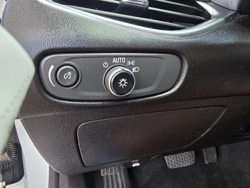 Used 2021 Chevrolet Malibu LT FWD image 23