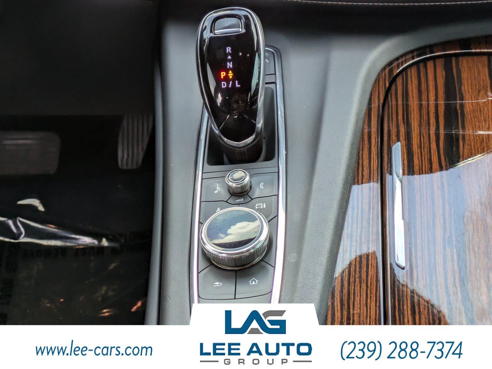 Used 2022 Cadillac Escalade ESV Premium Luxury RWD image 16