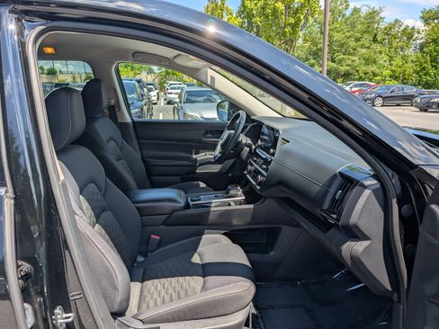 Used 2023 Nissan Pathfinder SV AWD/4WD image 11