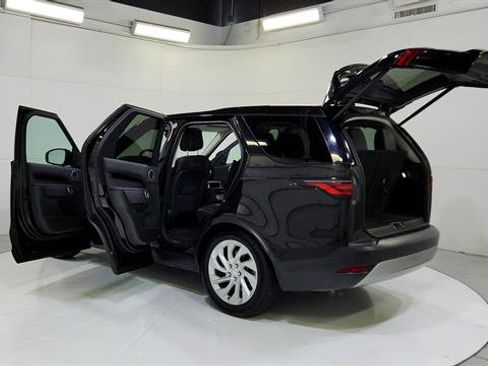 Used 2024 Land Rover Discovery S AWD/4WD image 31