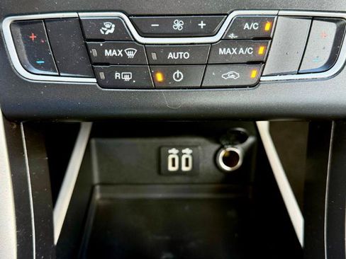 Used 2019 Ford Fusion SE FWD image 26