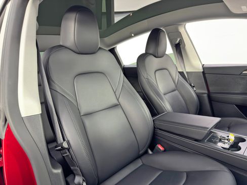 Used 2024 Tesla Model Y Performance image 38