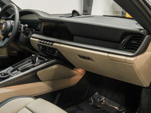Used 2025 Porsche 911 Carrera image 13