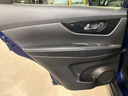 Used 2018 Nissan Rogue SL w/ Premium Package AWD/4WD image 13