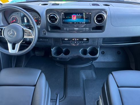 Used 2022 Mercedes-Benz Sprinter 2500 image 10