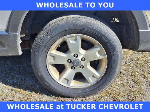 Used 2004 Ford Explorer XLT image 9