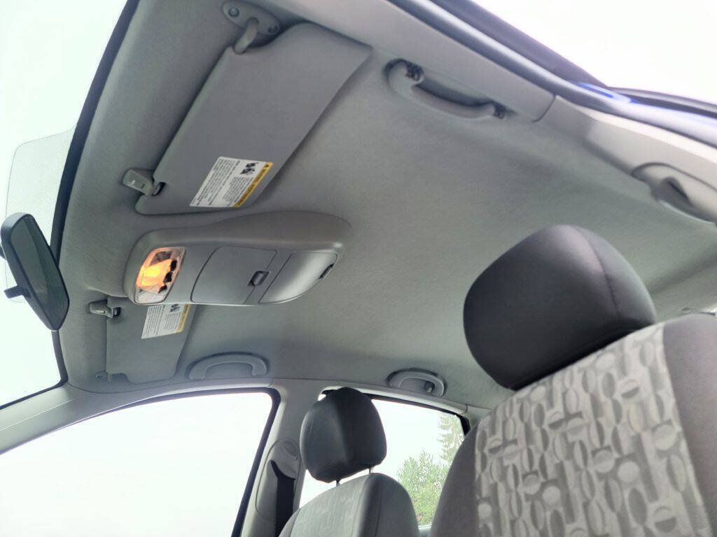 Used 2005 Ford Focus ZX4 Sedan FWD image 27