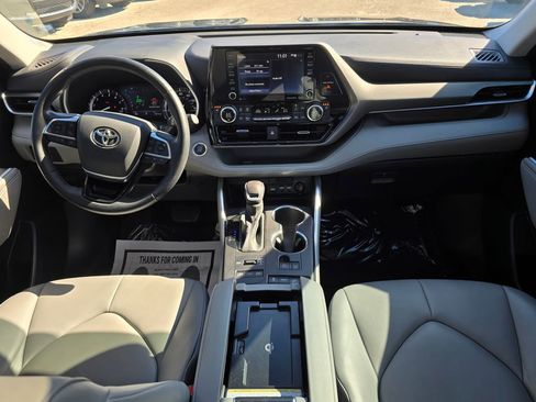 Used 2021 Toyota Highlander XLE image 37