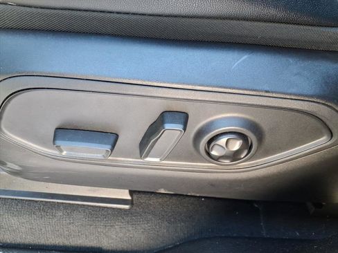 Used 2023 Jeep Grand Cherokee Limited w/ Black Appearance Package image 12