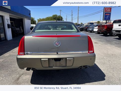 Used 2011 Cadillac DTS Premium image 7