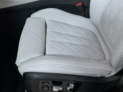 New 2026 BMW X5 xDrive50e image 21