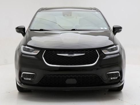 Used 2025 Chrysler Pacifica Select FWD image 4