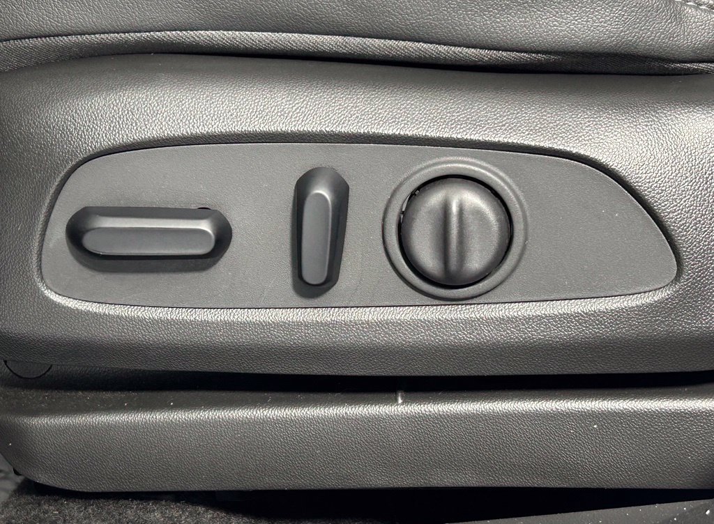 Used 2023 Buick Encore GX Essence w/ Experience Buick Package AWD/4WD image 31
