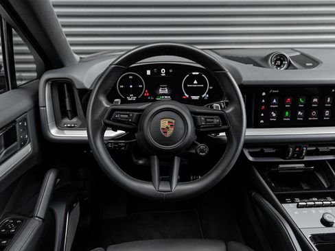 Certified 2025 Porsche Cayenne S AWD/4WD image 17