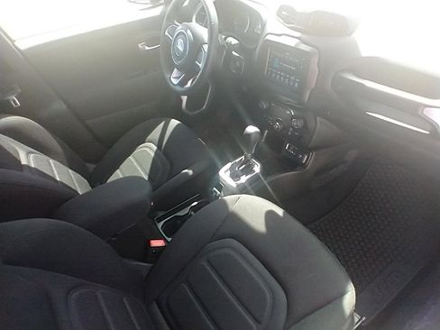 Used 2020 Jeep Renegade Latitude w/ Cold Weather Group FWD image 11