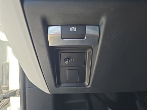 Used 2025 Land Rover Defender 110 S image 21