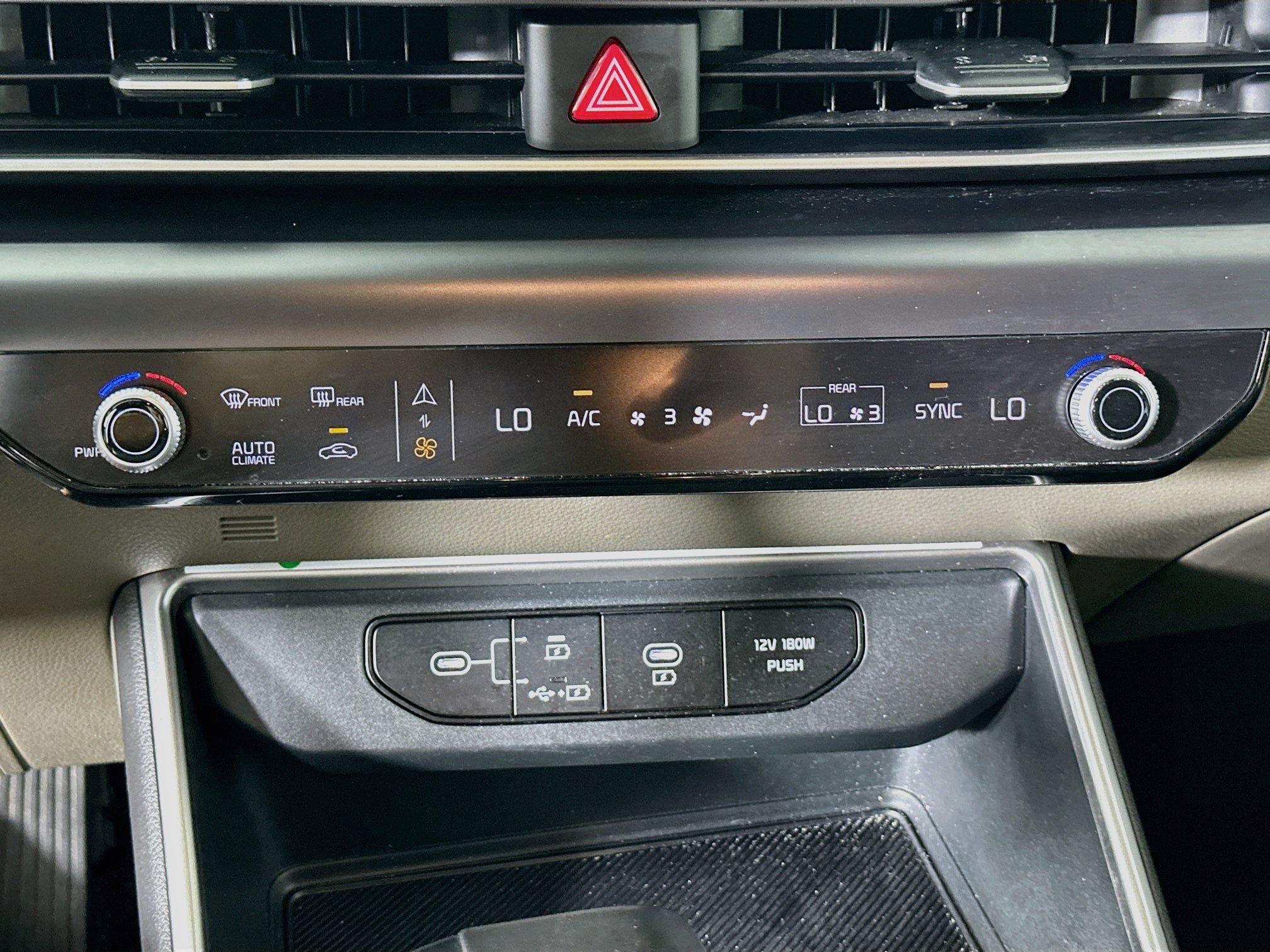 Used 2025 Kia Carnival FWD image 24