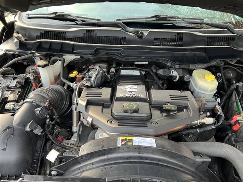 Used 2018 RAM 2500 SLT image 33