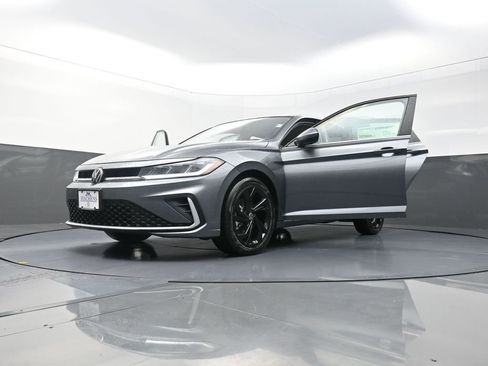 New 2026 Volkswagen Jetta SE image 31