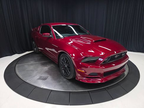 Used 2014 Ford Mustang GT Premium w/ Comfort Package RWD image 7