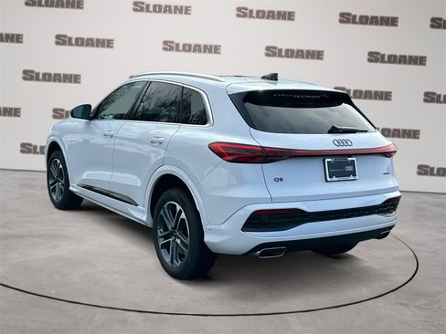 Used 2025 Audi Q5 Premium w/ Convenience Package image 3