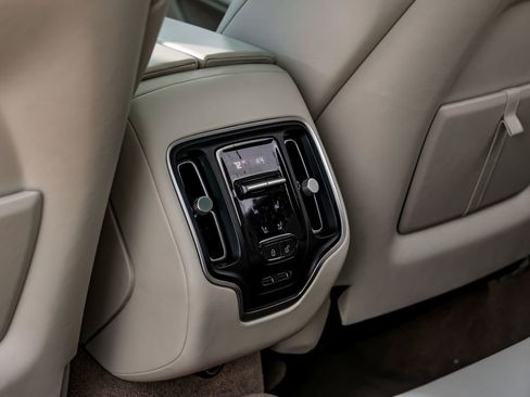 Used 2021 Aston Martin DBX image 46