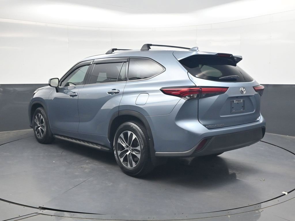 Used 2022 Toyota Highlander XLE FWD image 6