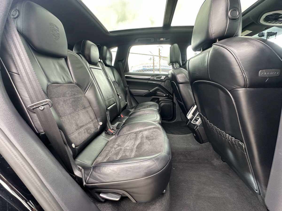 Used 2017 Porsche Cayenne AWD/4WD image 35