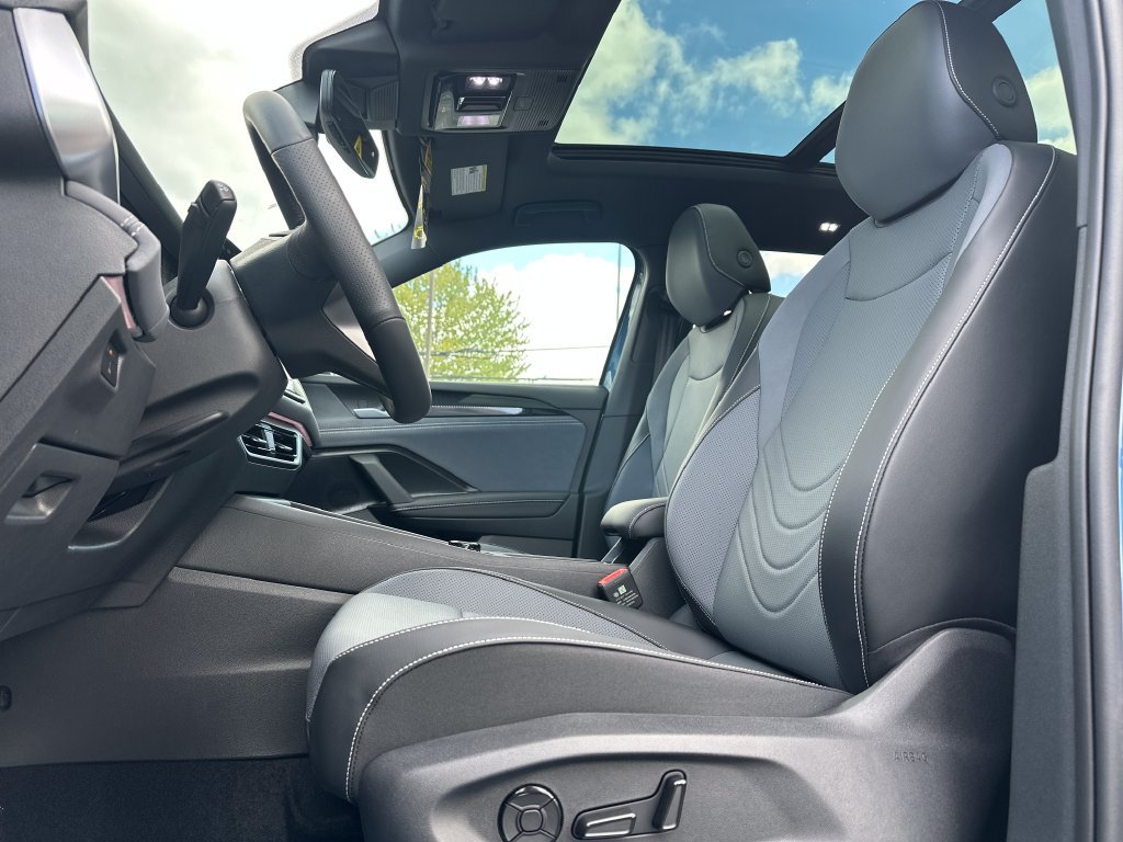 New 2026 Volkswagen Tiguan SE R-Line AWD/4WD image 3
