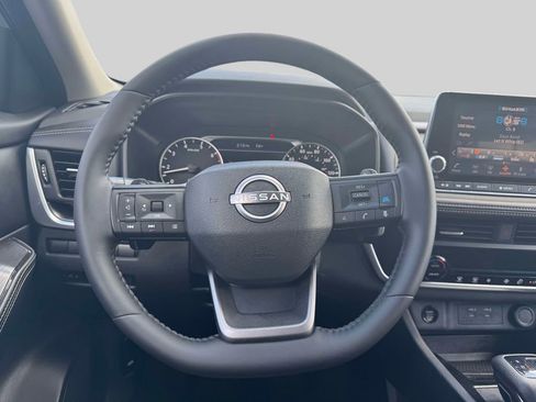 Used 2025 Nissan Rogue SV FWD image 13