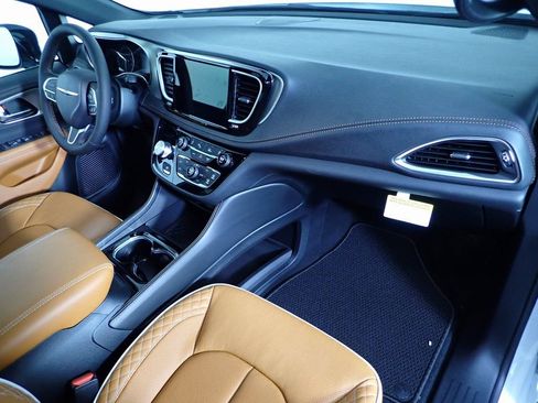 New 2026 Chrysler Pacifica Pinnacle image 37