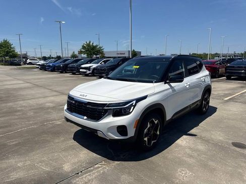 New 2026 Kia Seltos S FWD image 3