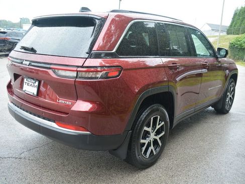 Used 2024 Jeep Grand Cherokee Limited AWD/4WD image 5