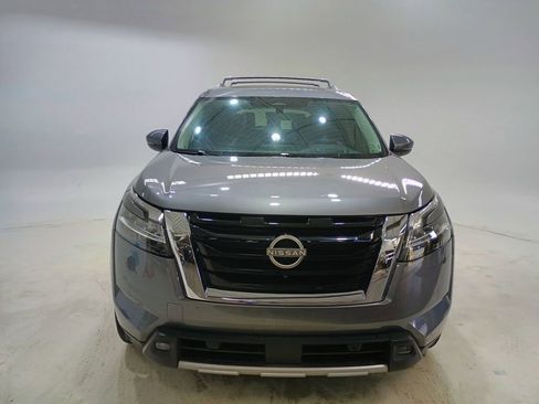 Used 2023 Nissan Pathfinder Platinum image 2