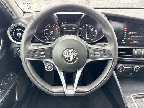 Used 2019 Alfa Romeo Giulia w/ Cold Weather Package RWD image 20