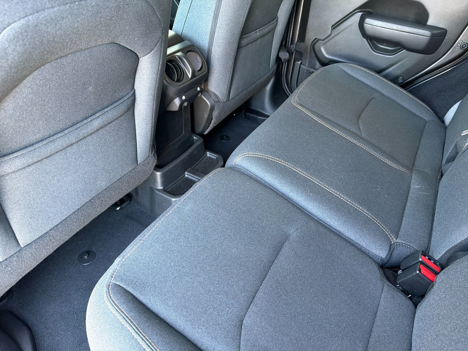 Used 2024 Jeep Wrangler Unlimited AWD/4WD image 14